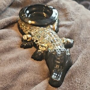 Vintage Lucite Abalone Shell Alligator Ashtray